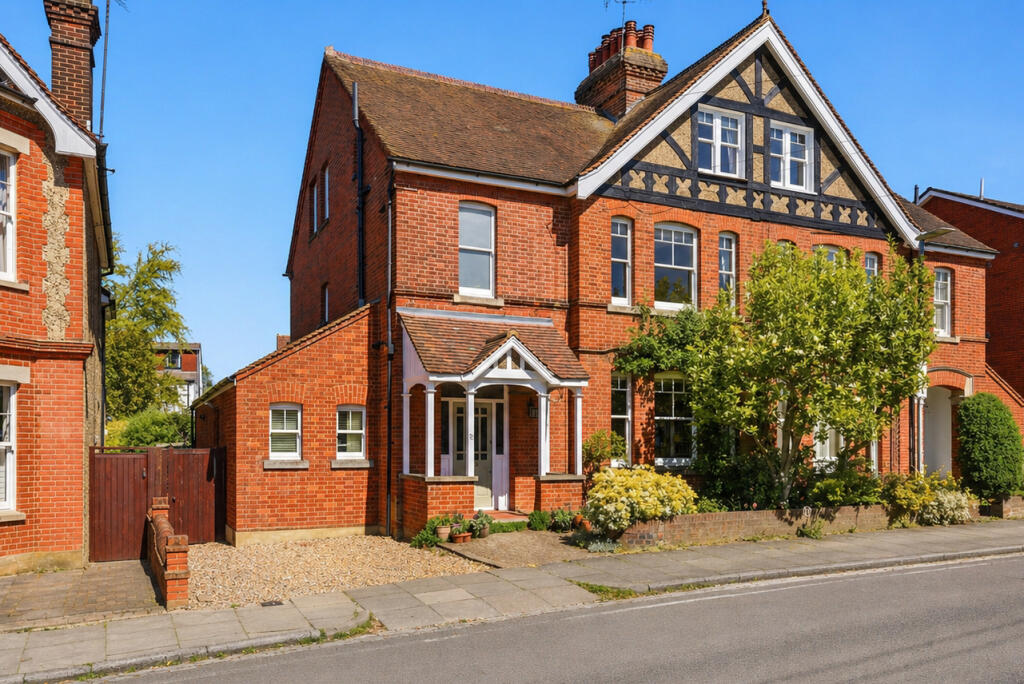 Carlisle Avenue, St. Albans, Hertfordshire, AL3