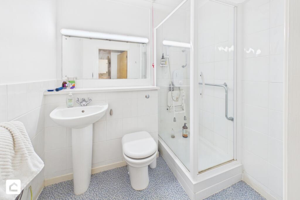 Apartment in Eastbourne, East Sussex - View 4
