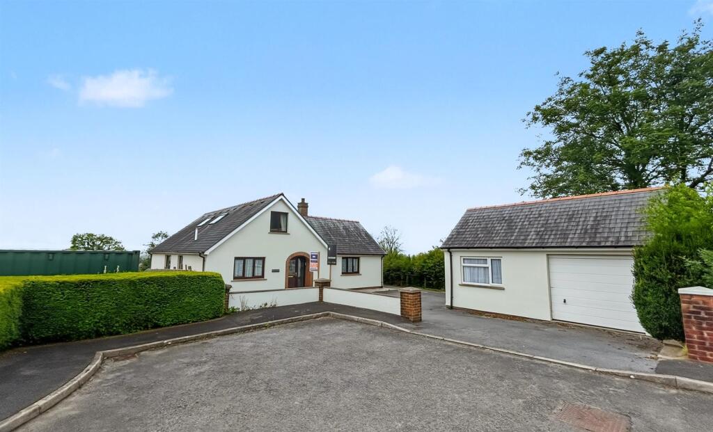 Main image of property: Llandissilio, Clynderwen
