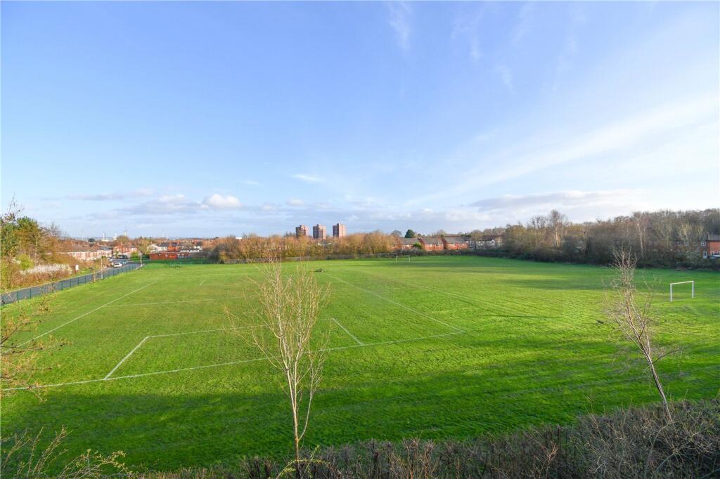 Apartment in Ellesmere Port, Whitby - View 3