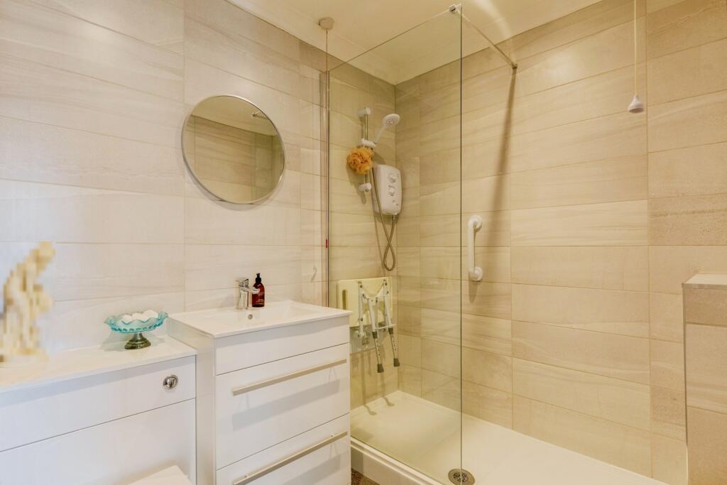 Oaklands Court, Kenilworth - View 6