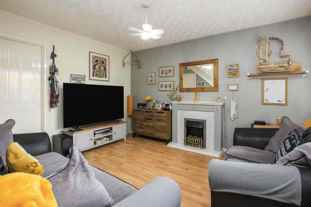 House in Kettering, Brambleside - View 2