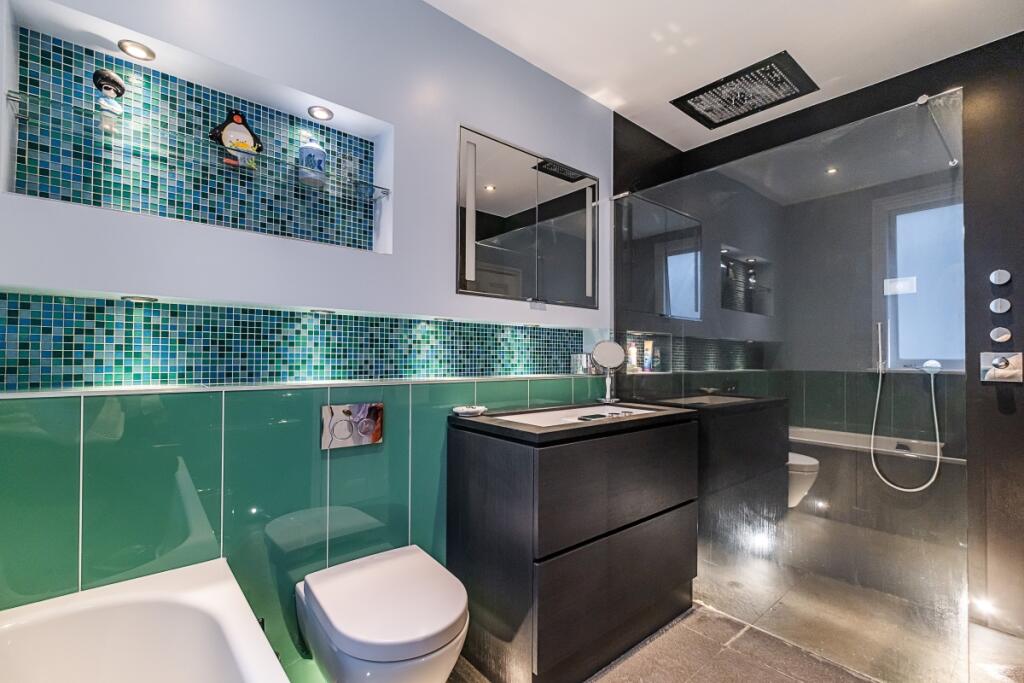 4 bedroom end of terrace house for rent