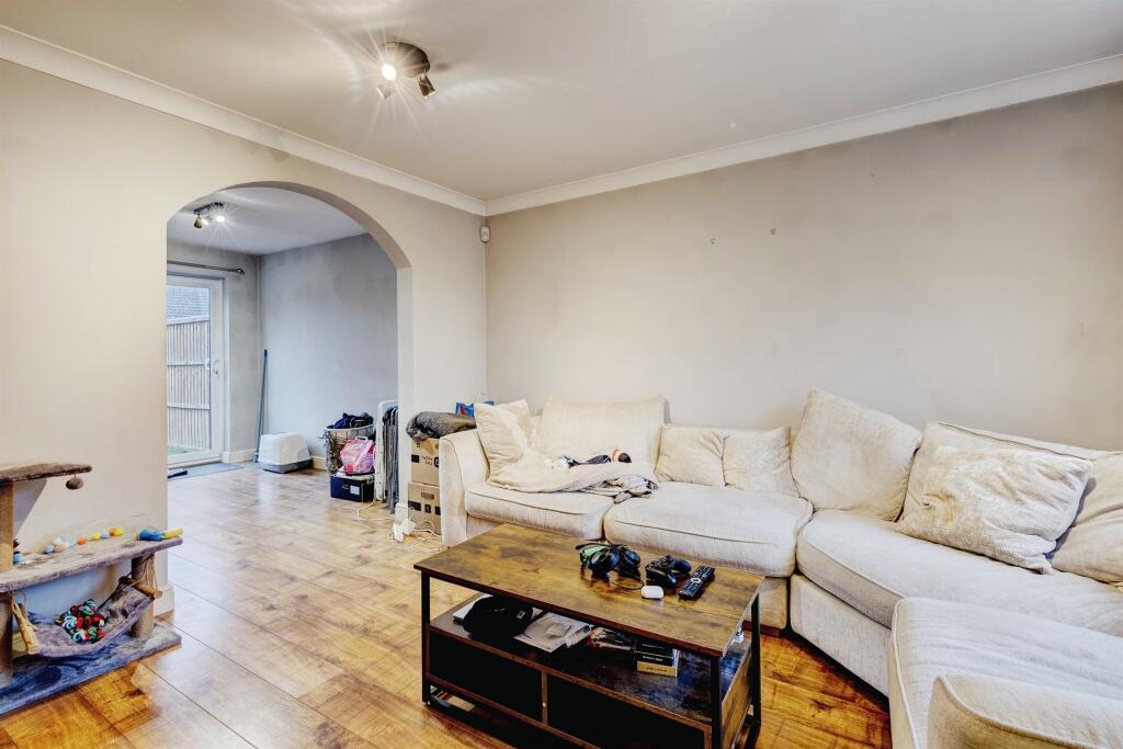 Casterbridge Court, Hardingstone, Northampton photo 5