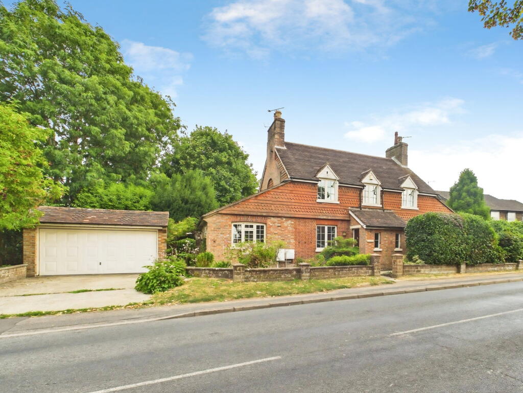 House in Horsham, North Heath, North Horsham - View 2