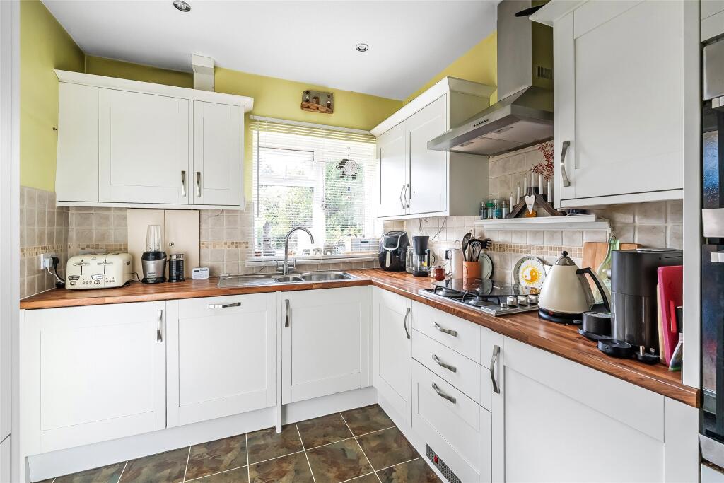 Copthorne Road, Leatherhead, Surrey, KT22 photo 4