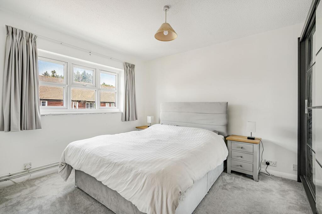 Apartment in Mole Valley, Surrey - More