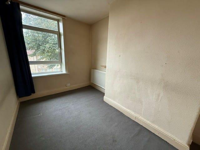 House in Bradford, West Yorkshire - View 5