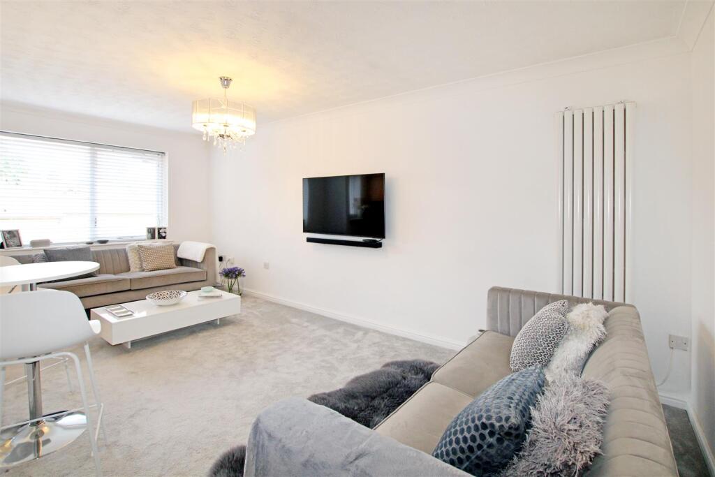 1-bed caravan on Queens Park Avenue, Billericay, £149,995