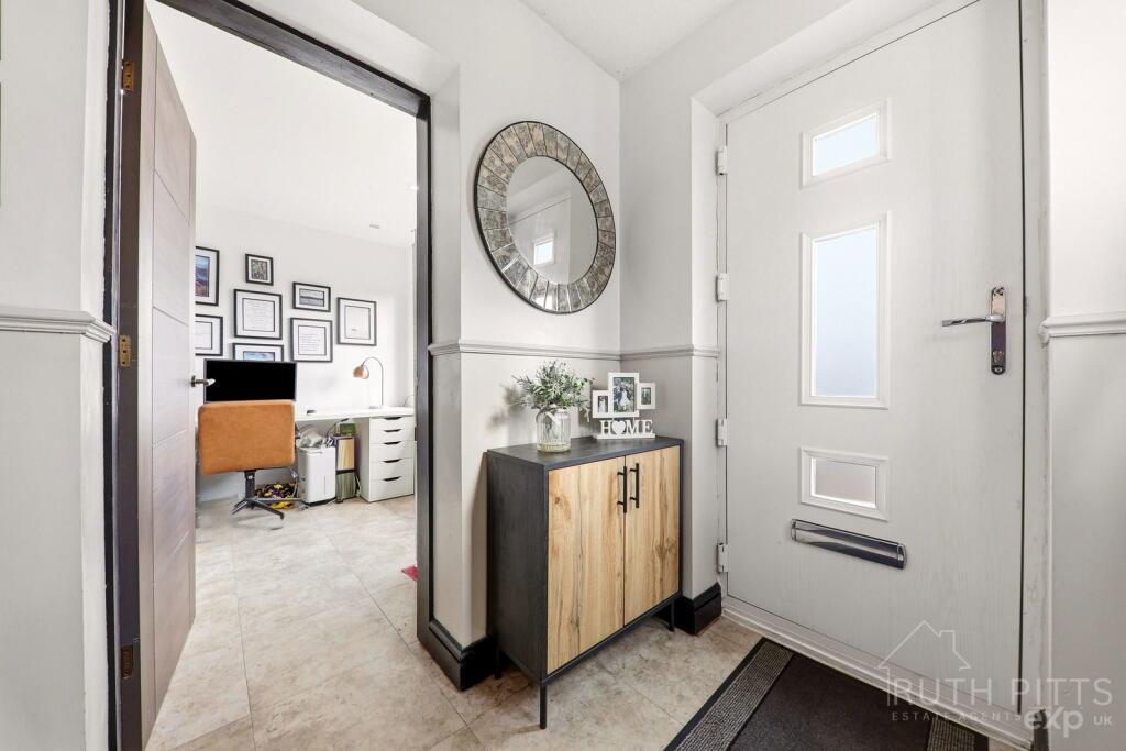 House in Wakefield, Upton and North Elmsall - View 4
