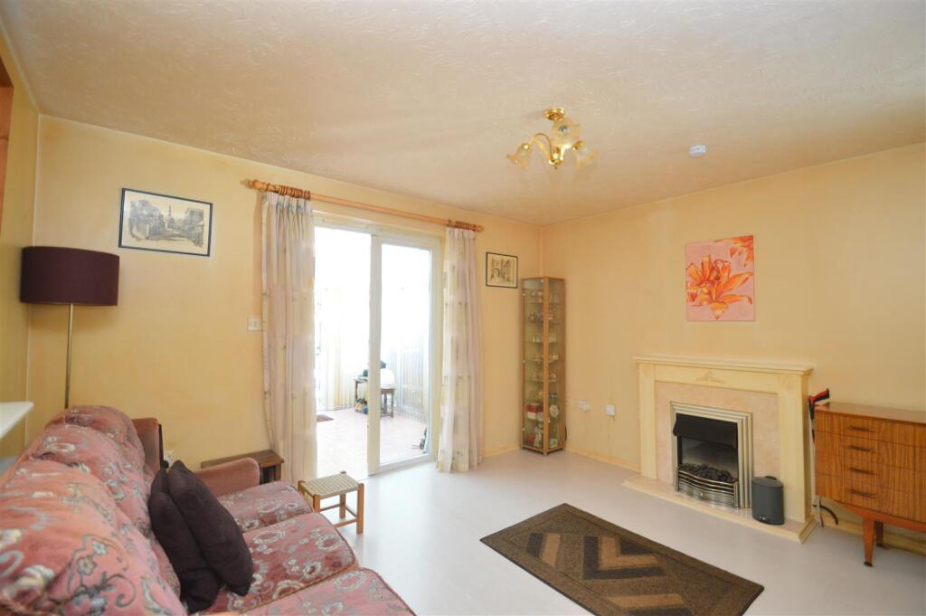 Britannia Way, East Cowes photo 4
