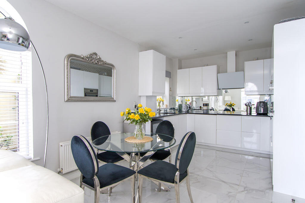 Apartment in Penarth, Vale of Glamorgan - More