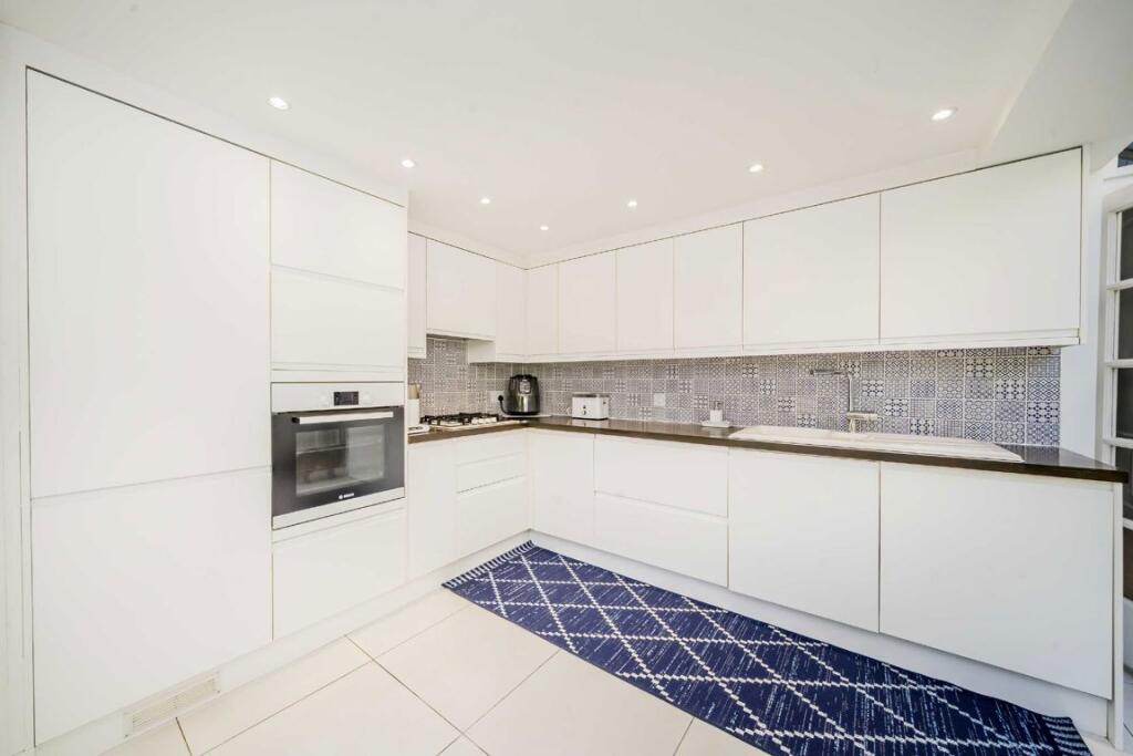 House in London - View 5