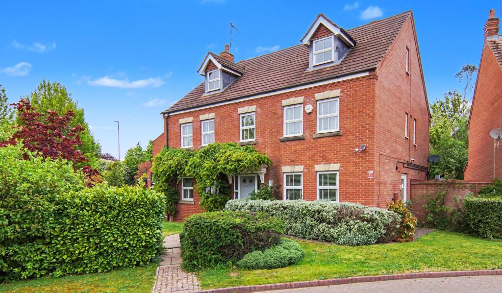 5-bed detached on Follis Walk, Coventry, CV4, £750,000