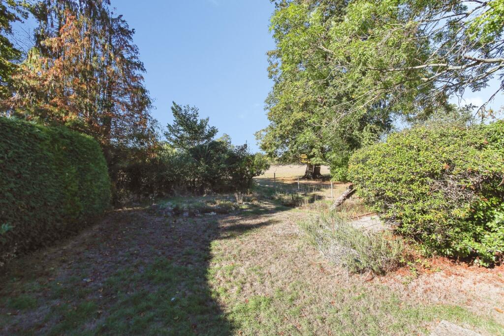 House in Tonbridge and Malling, Kent - More