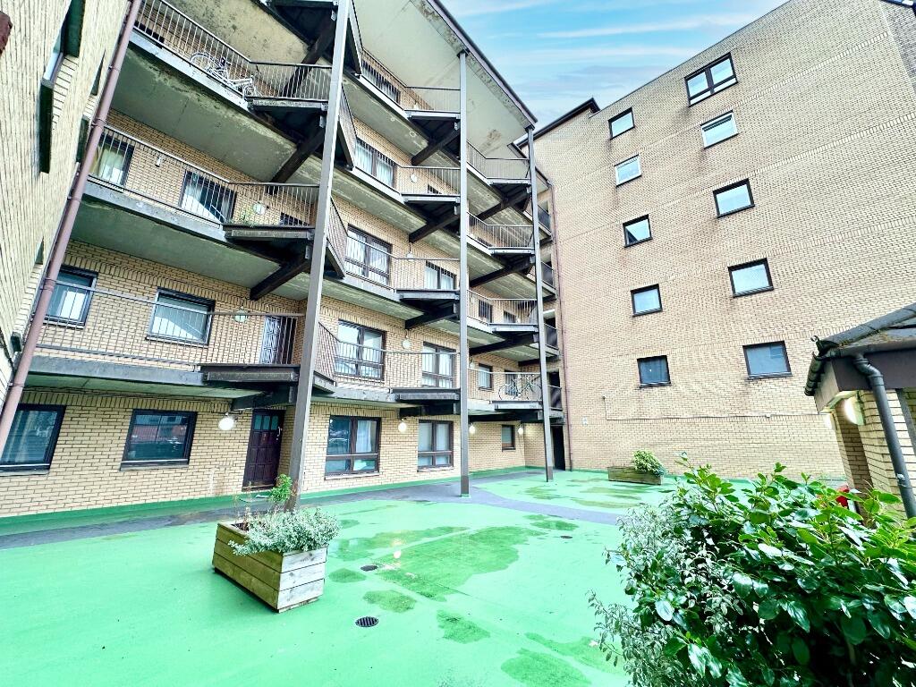Apartment in Glasgow - View 3