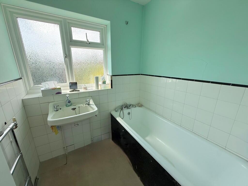 House in Arun, Rustington - More