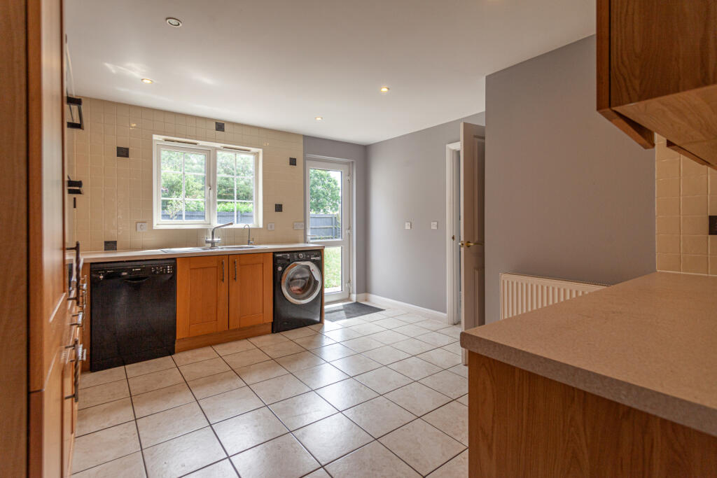 Pine Close, Rendlesham, IP12 GD photo 4