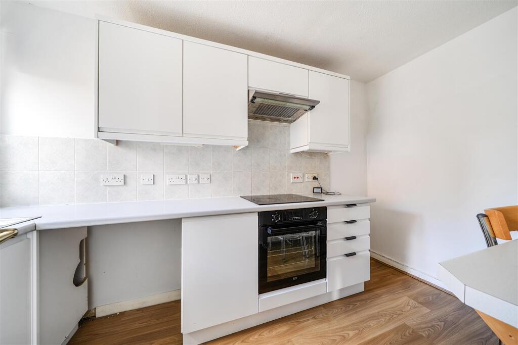 House in Bedford, Newnham - View 4