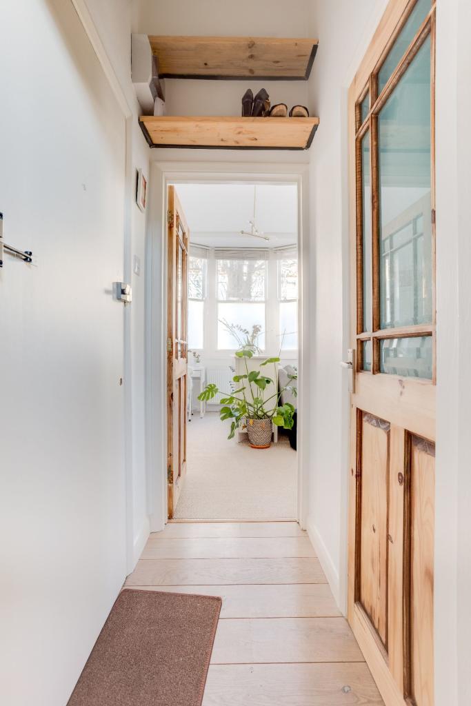 Apartment in Brighton, Round Hill - More