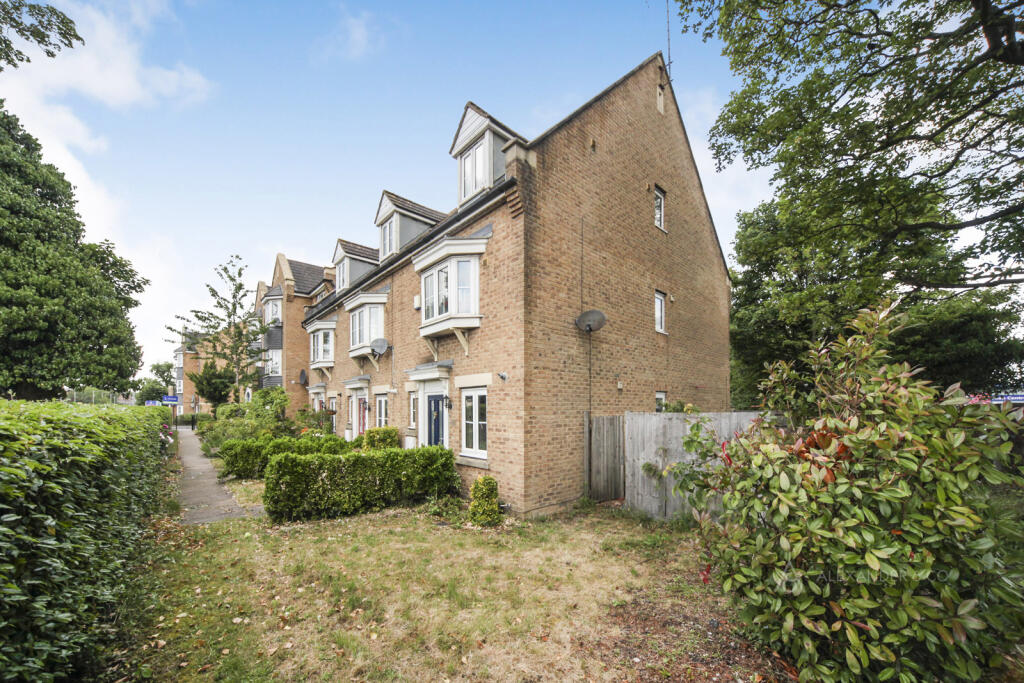 Main image of property: Luton Road, Dunstable, Bedfordshire, LU5