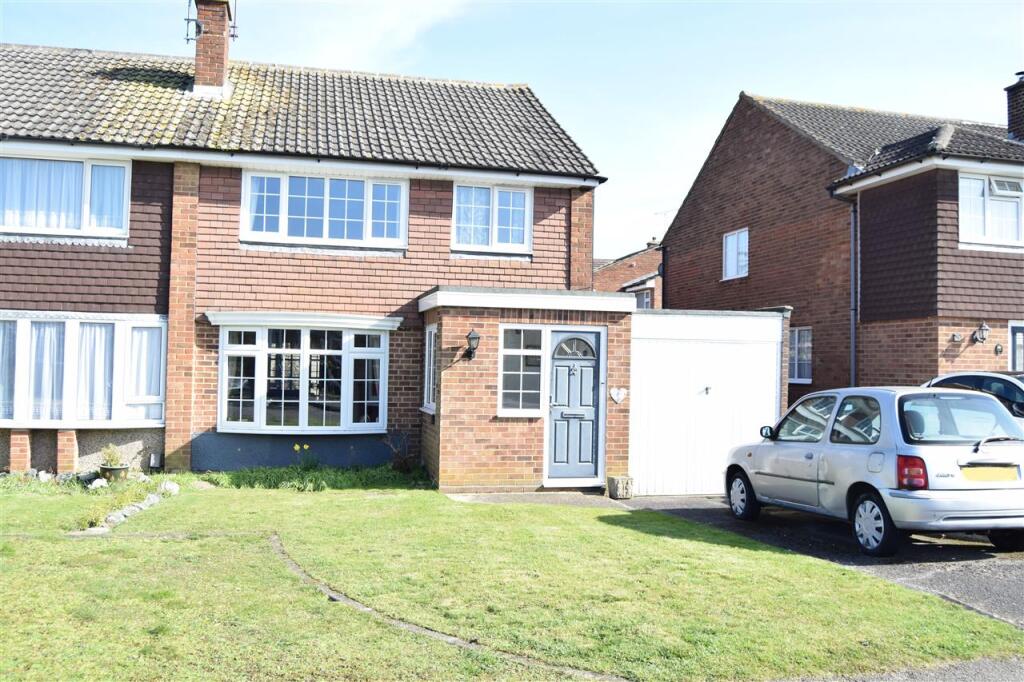 3-bed semi-detached on Dove Lane, CM2, £425,000