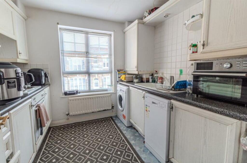 Apartment in Nottingham, Forest Fields - View 3