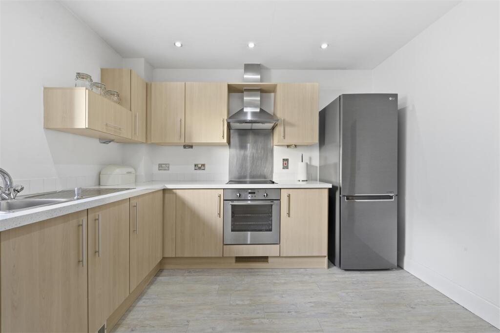 Apartment in Barry, Vale of Glamorgan - View 3