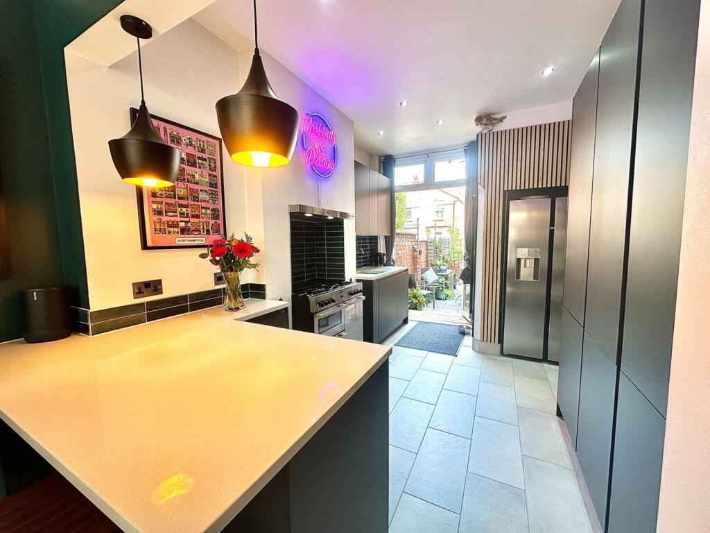 House in Northampton, West Northamptonshire - View 2