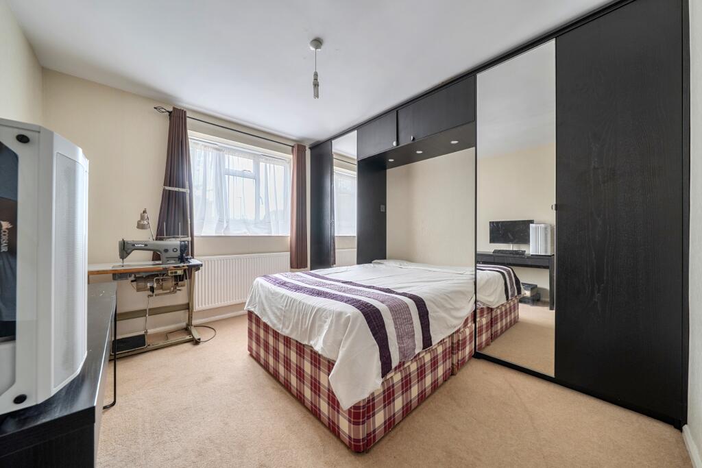 Apartment in Southall - More