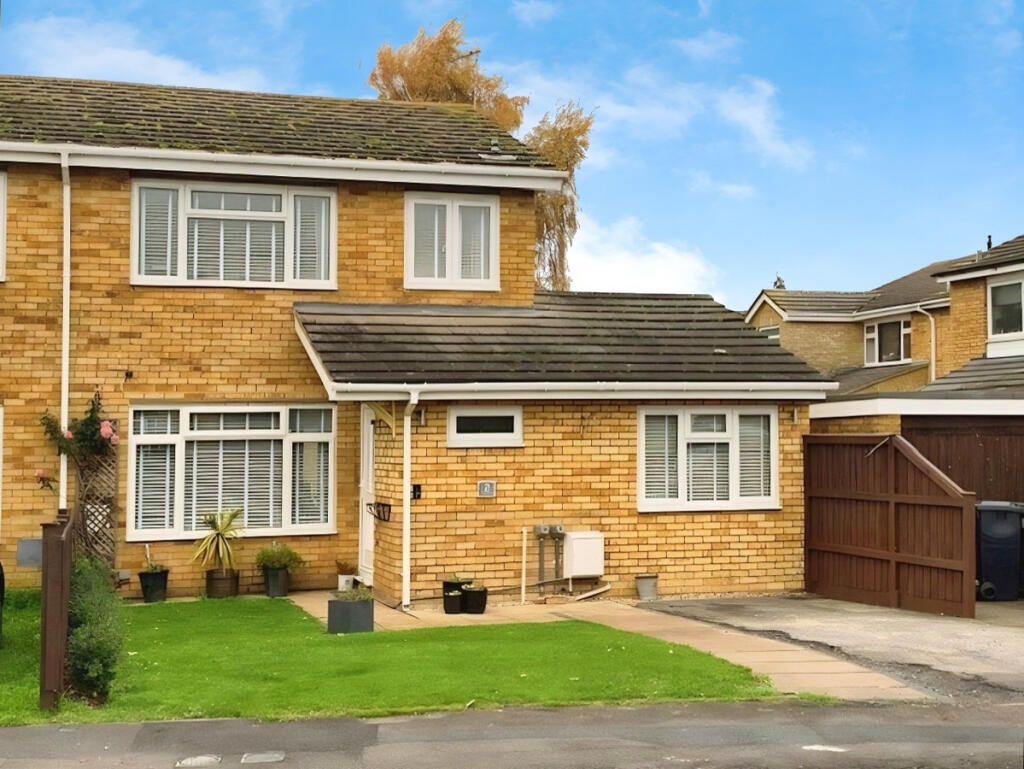 3-bed semi-detached on Cowleaze, Chinnor, OX39, £495,000