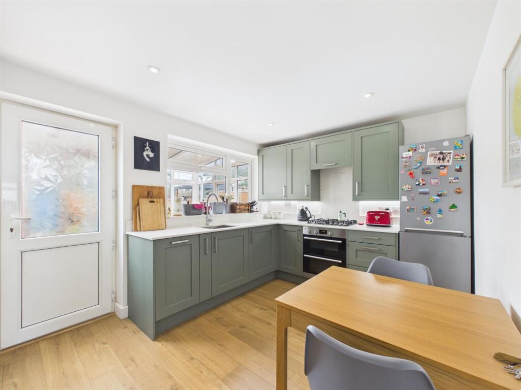 House in Aylesbury, Buckinghamshire - View 4