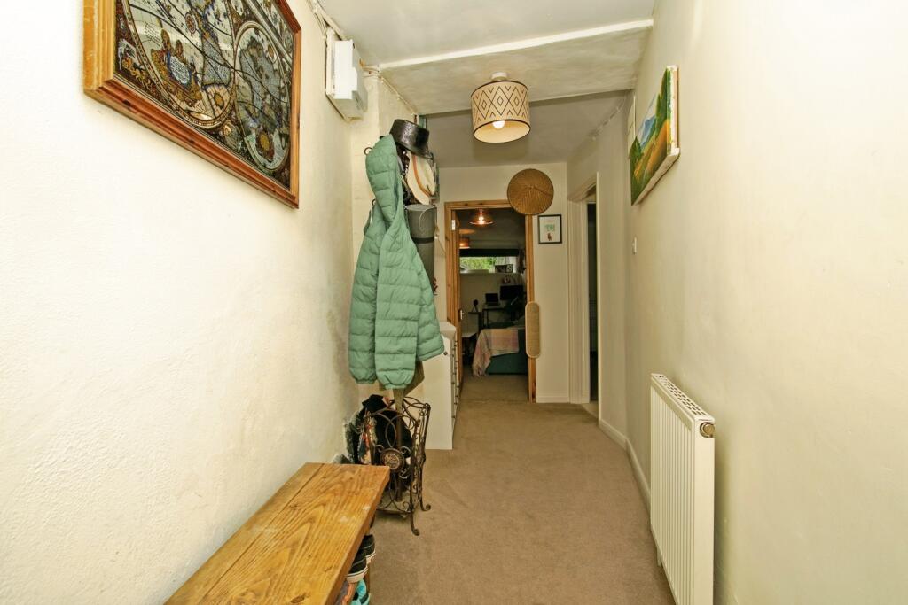 Apartment in Penryn, Bissom - View 5
