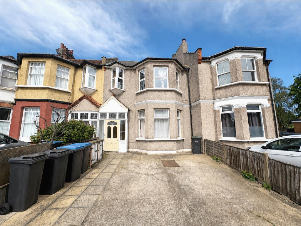 Main image of property: Hazelwood Lane, Palmers Green, London N13