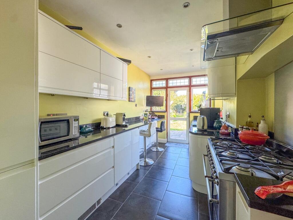 House in London, Pinner - View 4