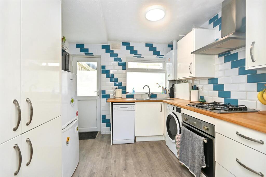Etchingham Road, Eastbourne photo 3