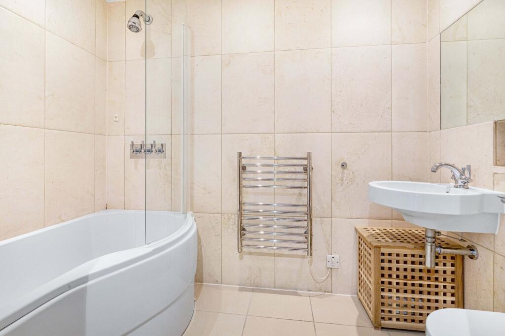 Apartment in London - View 5