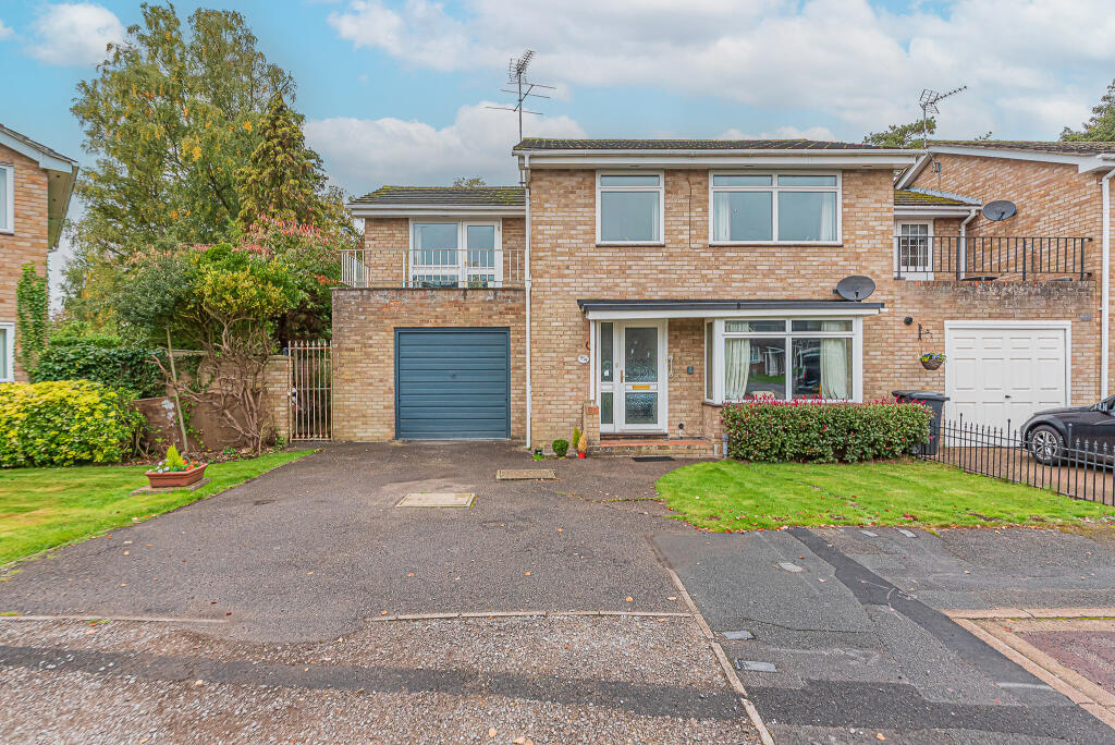 Main image of property: GAINSBOROUGH DRIVE, ASCOT, BERKSHIRE, SL5 8TA