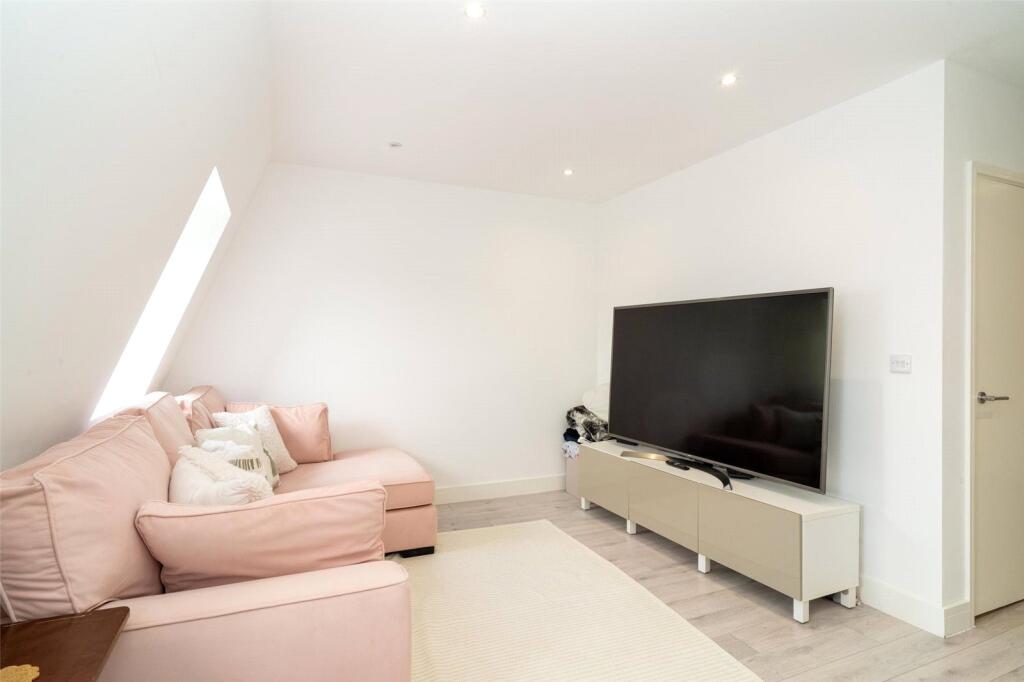 Alton Mews, Aylesbury, Buckinghamshire, HP19 photo 4