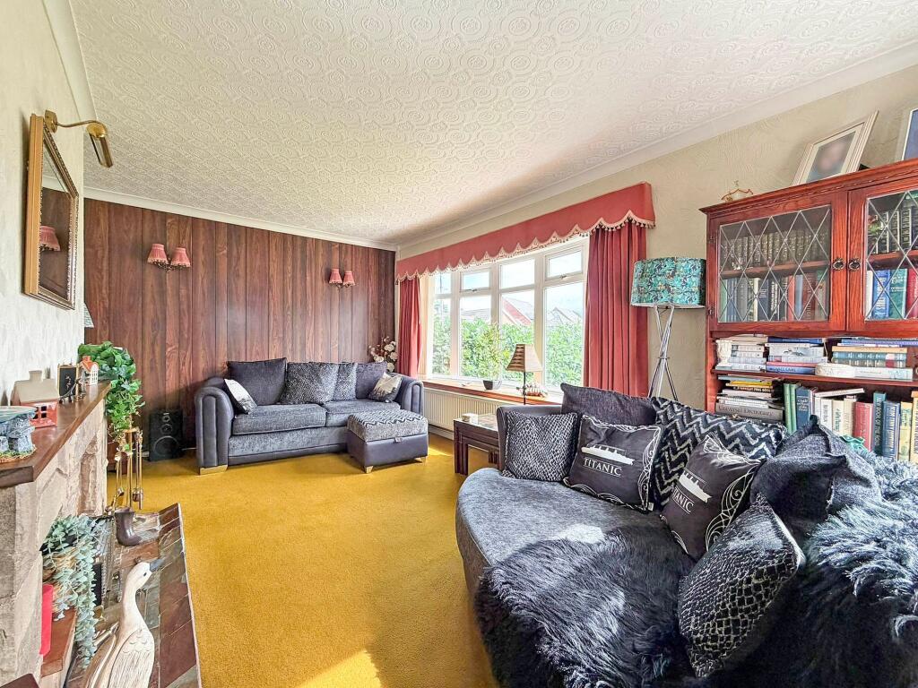 House in Albrighton, New Houses - More