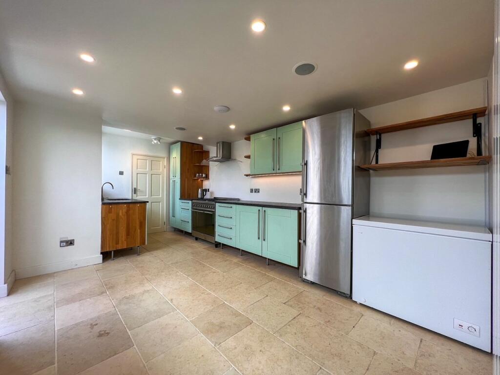 Spreighton Road, West Molesey, KT8 photo 4