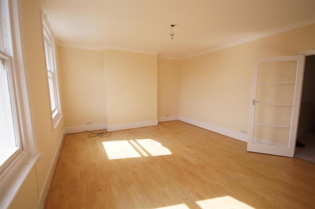Apartment in Tonbridge - View 4