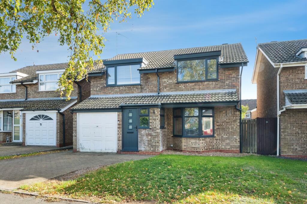 4-bed detached on Pavillons Way, BRACKLEY, £400,000