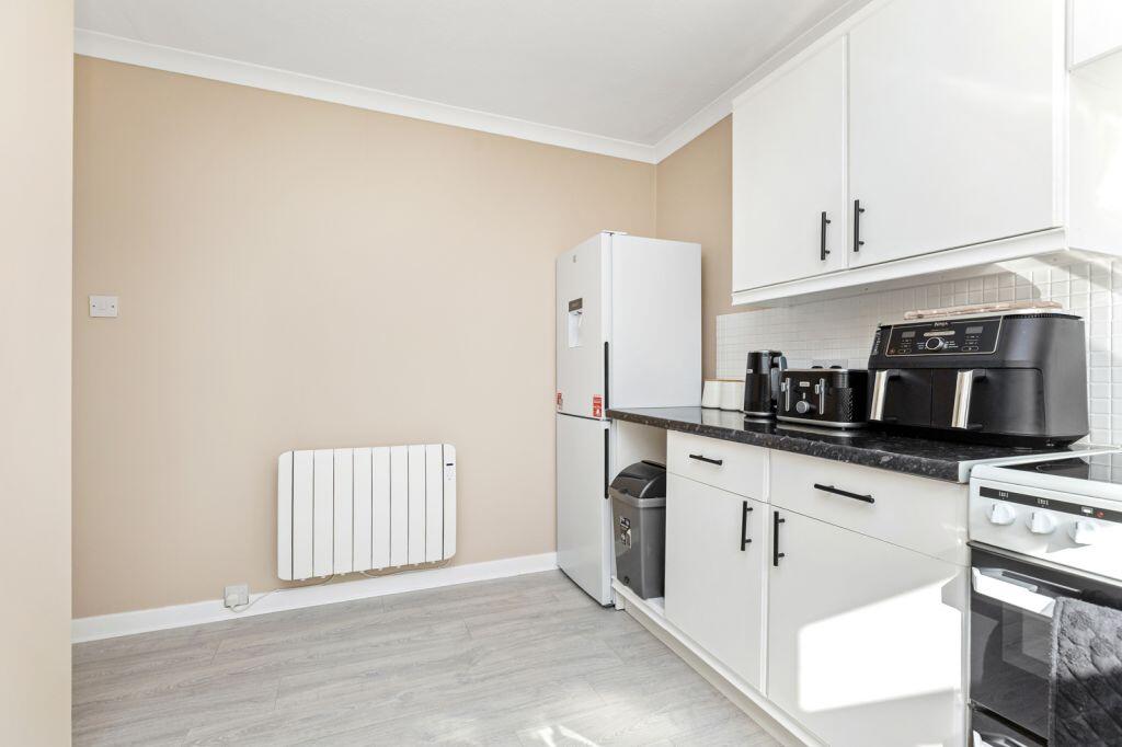 Apartment in Edinburgh, Davidson's Mains - View 5