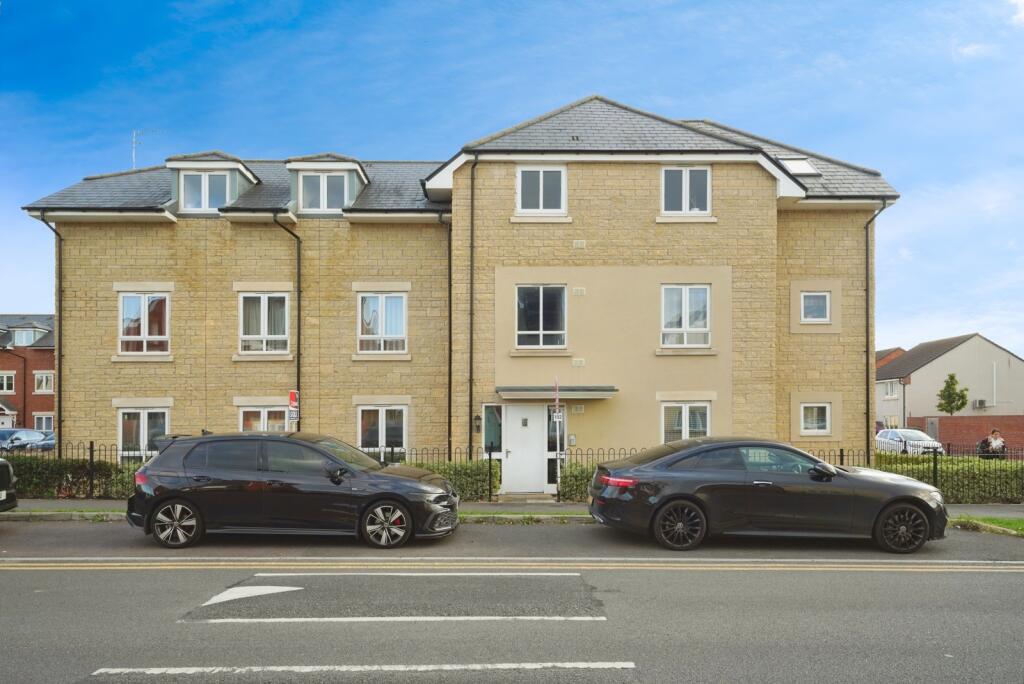 1-bed flat on Vale Road, Bishops Cleeve, Cheltenham, Gloucestershire, GL52, £116,000