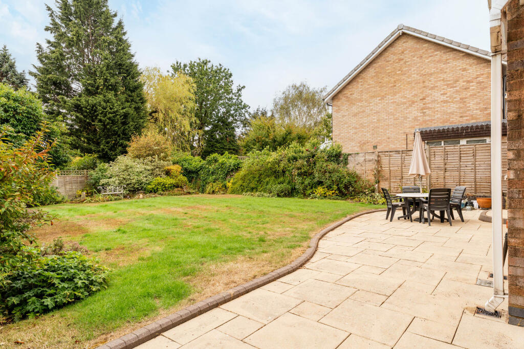 White House Close, Solihull, B91 photo 2