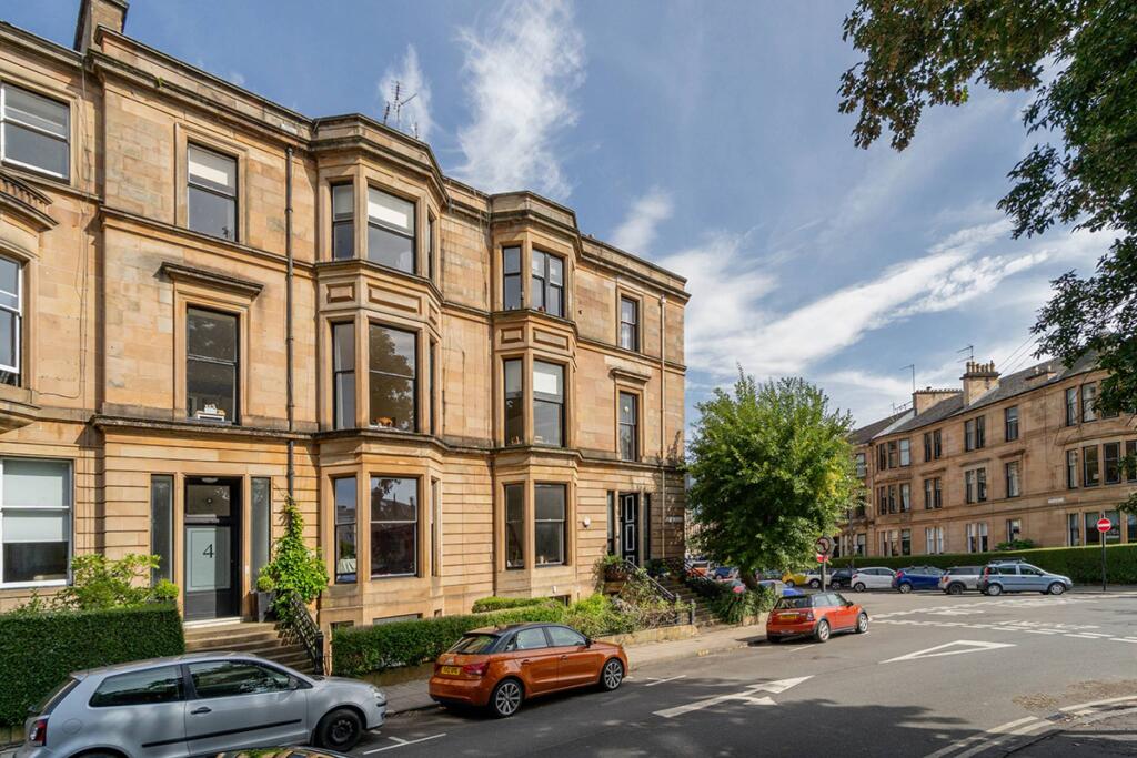 Main image of property: 2/2 2 Victoria Crescent Road, Dowanhill, Glasgow, G12 9DB