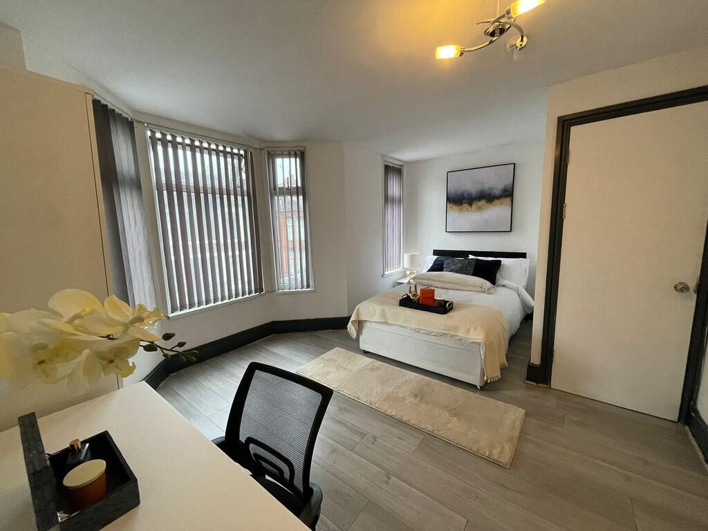 6 Bedroom HMO for sale near City centre fully rented photo 5