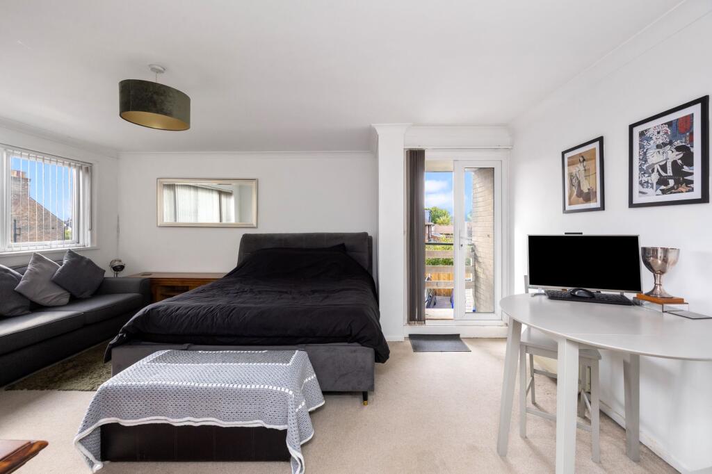 Apartment in Redhill - View 2