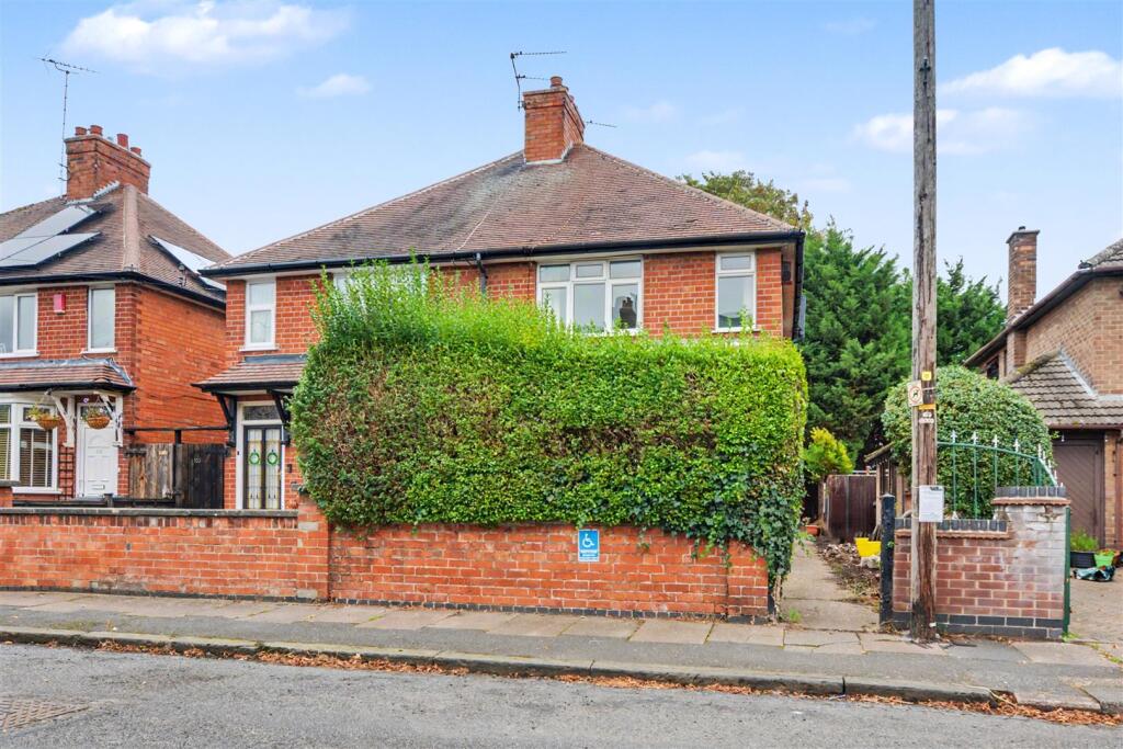 3-bed semi-detached on Breedon Street, Nottingham, £160,000